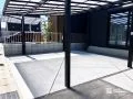 土間コンクリート×砂利目地で“広く見せる”モダン駐車スペース