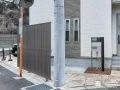 道路側から玄関前への視線を和らげる高尺目隠しフェンス工事