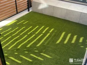 緑豊かな人工芝敷きのお庭[施工後]