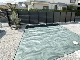 目隠しフェンスでプライバシーを確保したお庭[施工後]