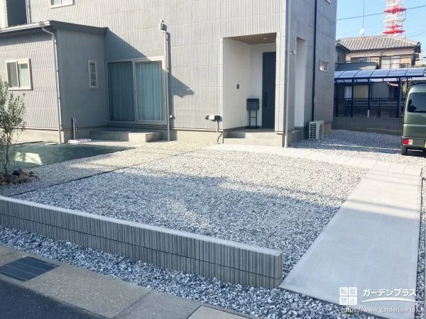 土間コンクリートと砂利敷きを組み合せすっきり整えたお庭工事