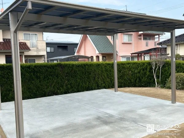 フラットデザインのカーポートで快適性を高めた駐車スペース工事