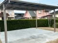 フラットデザインのカーポートで快適性を高めた駐車スペース工事