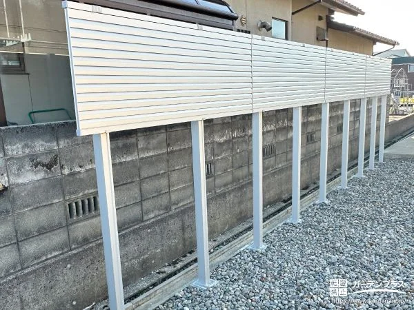 視線を程よくカットする目隠しフェンス