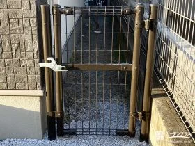 ワンちゃんの飛び出しを防止する門扉[施工後]
