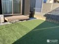 お子様やワンちゃんの遊び場として大活躍する人工芝敷きのお庭