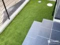 人工芝とタイルステップで、気軽に楽しめる主庭空間