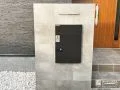 高級感を演出するタイル張りの造作門柱
