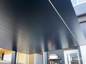アルミ屋根カーポートとラインライトで、夜も美しく快適な駐車空間へ[施工後]