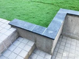 天然石笠木で、既存階段まわりを上質に引き締めるリフォーム[施工後]