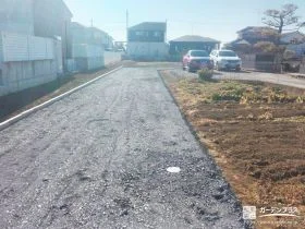 砕石を敷設して使いやすく整えたシンプルな通路づくり工事