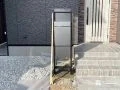 ブラック機能門柱×宅配ボックスで、スマートに暮らしを守る門まわり