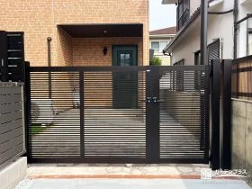 カーゲート門扉で旗竿地に安心感と重厚感をプラス[施工後]