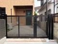 カーゲート門扉で旗竿地に安心感と重厚感をプラス