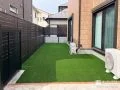人工芝の主庭で気軽に楽しめるローメンテナンス空間
