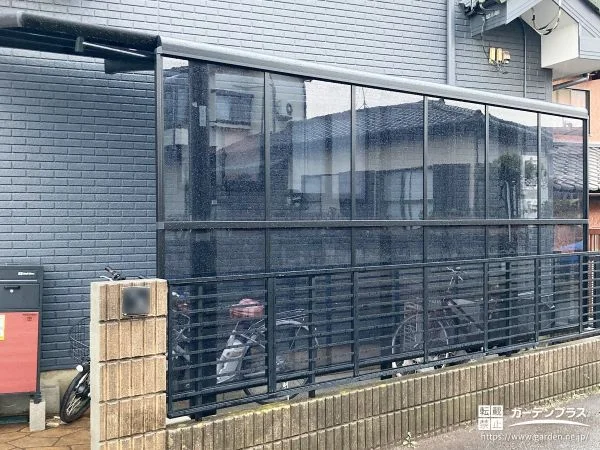雨風を防ぎ自転車を守るサイドパネル付きサイクルポート設置工事