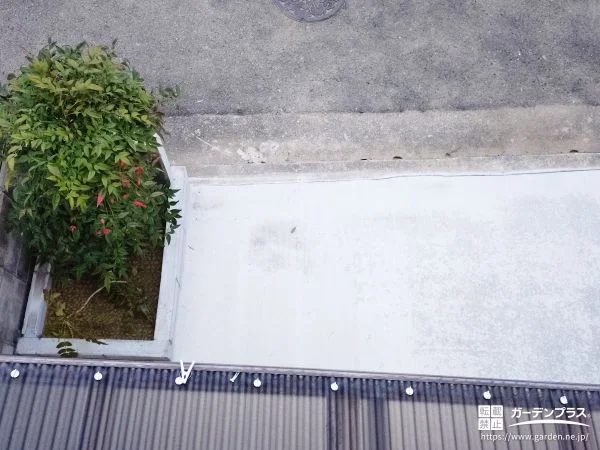 一画に植栽スペースを設けたフラットな駐車スペースの工事