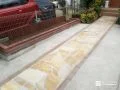 明るい乱形石張りで仕上げて彩りを添えた玄関アプローチ工事