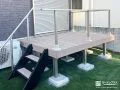 手すりつきのウッドデッキでお庭との行き来をスムーズにした工事