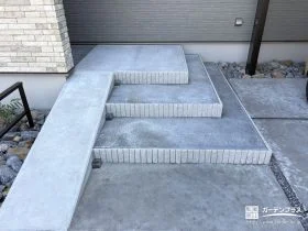 土間コンクリート玄関ポーチと自転車スロープで毎日の動線を快適に