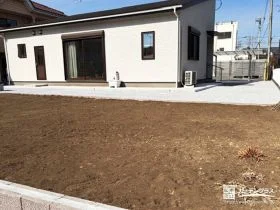 防草シートと砂利で建物周りをローメンテナンス化[施工後]