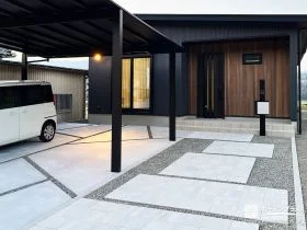 余白を活かしたレイアウトが和モダンの新築外構