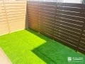 横板フェンスで視線をやさしく遮るプライベートドッグラン