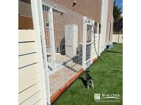 メッシュ門扉で“つながり”を残した、見守れるドッグラン動線[施工後]
