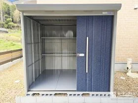 デザイン鋼板の物置で、収納まで外構の一部に[施工後]