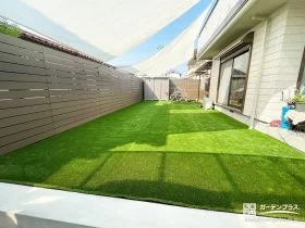 木調フェンスと人工芝で整える、家族時間を楽しむ外構リフォーム工事