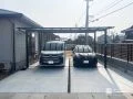 フラット屋根カーポート×土間コンクリートで暮らしやすい駐車スペースに