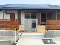 化粧ブロックと木調フェンスが映える統一感あるセミクローズ外構