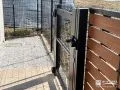 木調目隠しフェンスと門扉で安心感のあるお庭まわりに