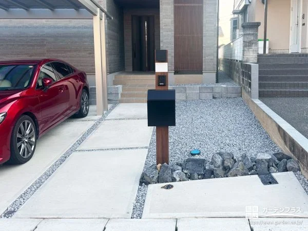 木調アルミの機能門柱で、玄関まわりに温かみをプラス