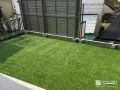 人工芝と目隠しフェンスで、視線を気にせず過ごせる主庭