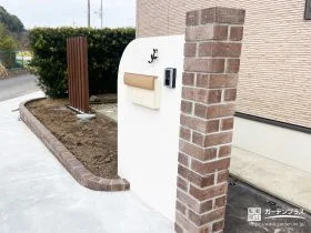 塗り壁門柱×レンガ柱でつくる洋風の玄関まわり[施工後]