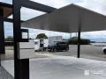 アルミ屋根カーポートが映える、シンプルモダンな新築オープン外構