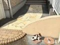 乱形石張りが美しく映えるアプローチ