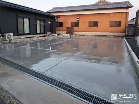 広々とした敷地を活用した駐車スペースの土間コンクリート工事