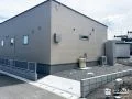 砂利敷きで整えたお庭