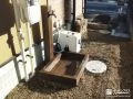 ナチュラルな木目調がポイントの立水栓