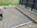 落ち着いたカラーのレンガを並べて植栽スぺースを設けたお庭工事