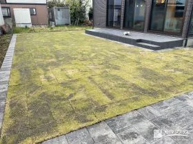四季の変化を楽しめる天然芝とインターロッキングのお庭工事