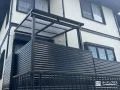 フェンスでプライベート空間を確保した人工芝のお庭づくり工事