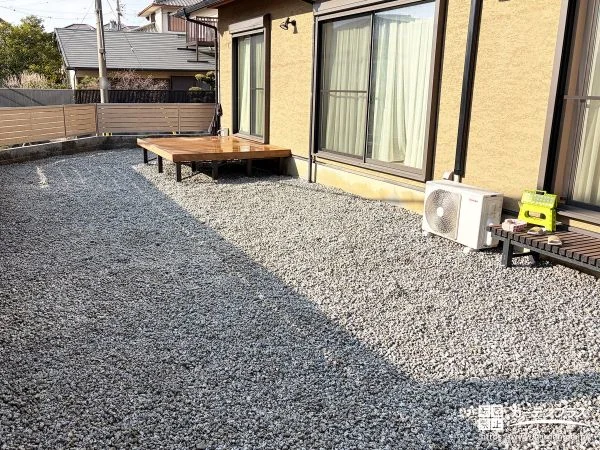 お手入れの負担を減らし広々と使えるお庭への雑草対策工事
