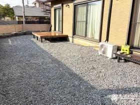 お手入れの負担を減らし広々と使えるお庭への雑草対策工事