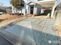 芝生のお庭を駐車スペースへ続くアプローチにしたリフォーム工事