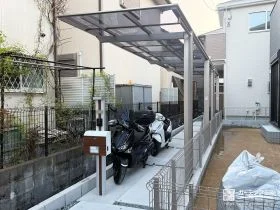 雨の日も快適な屋根付きの駐輪スペース工事[施工後]