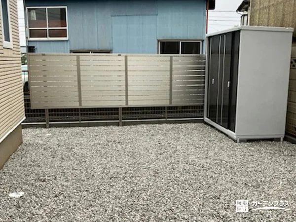 人工芝敷きと目隠しフェンス設置で快適に過ごせるお庭工事