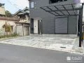 ブラックのカーポートが映える広々とした駐車スペース工事